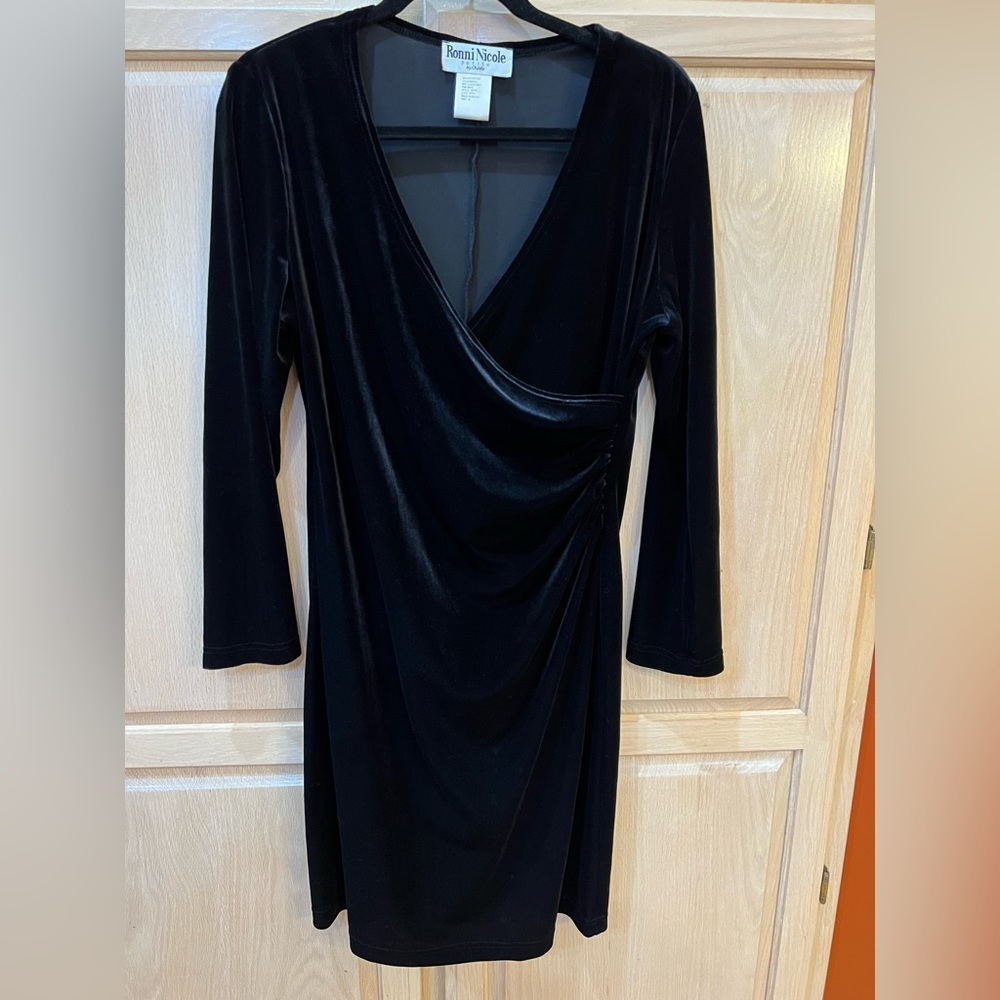 Ronnie Nicole Ouida Dress Women’s Size 14P Long Sleeve Wrap V-Neck Black Velvet